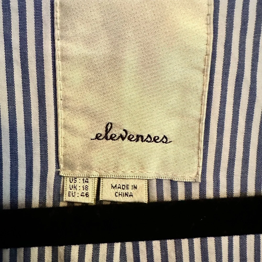 Elevenses Floral Tan trench with lace up detail on back - Picture 4 of 6